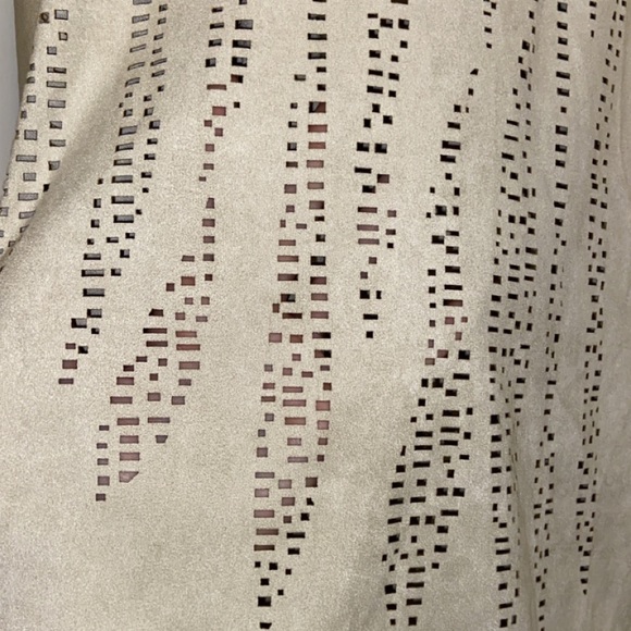 Light weight patterned blouse - Picture 2 of 5